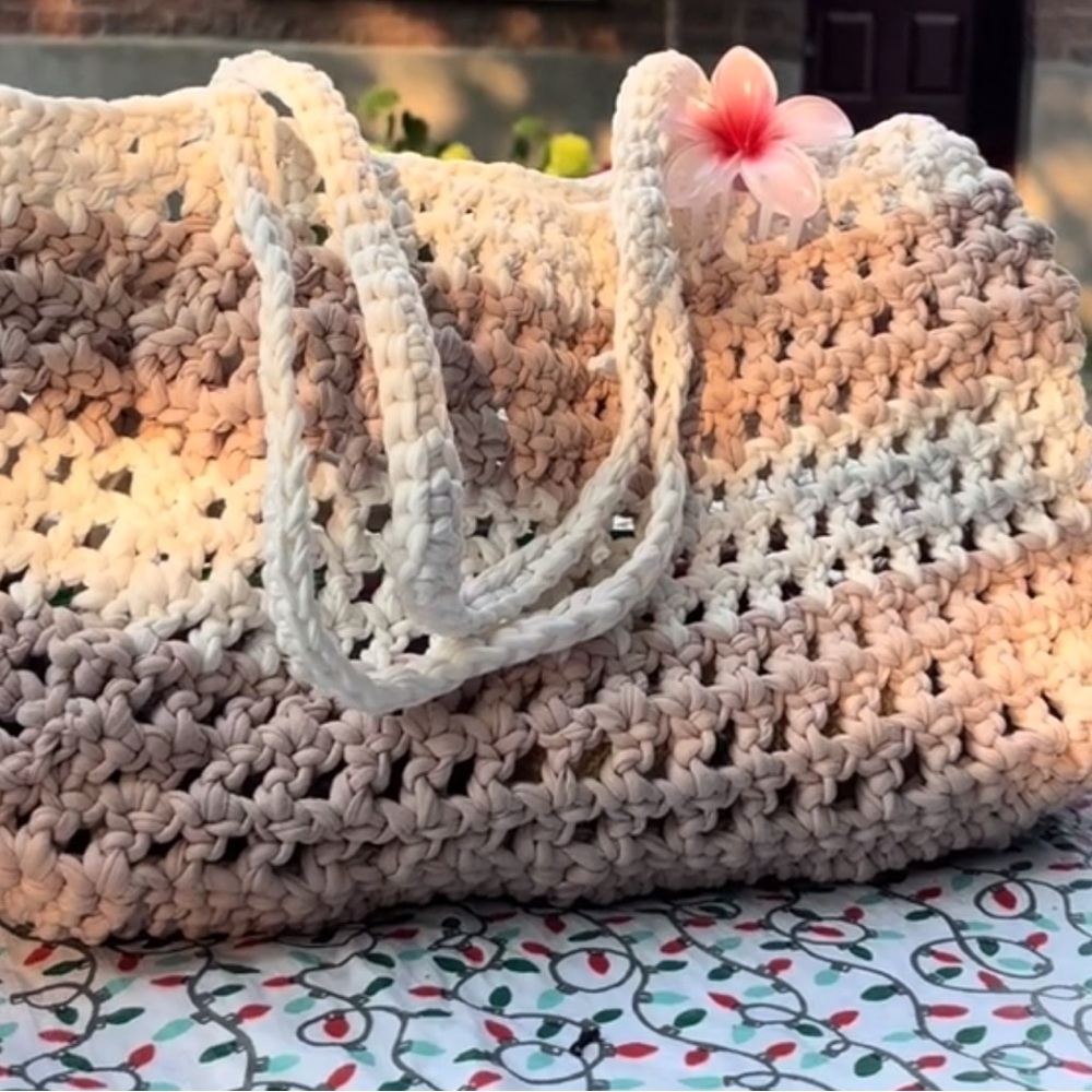Handmade crochet beach bag. it could be any other colour just tell me which one!